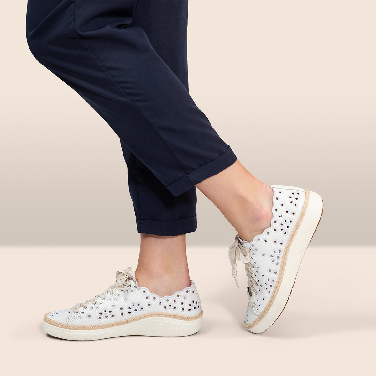 Aetrex Charlotte Women's Sneaker – White