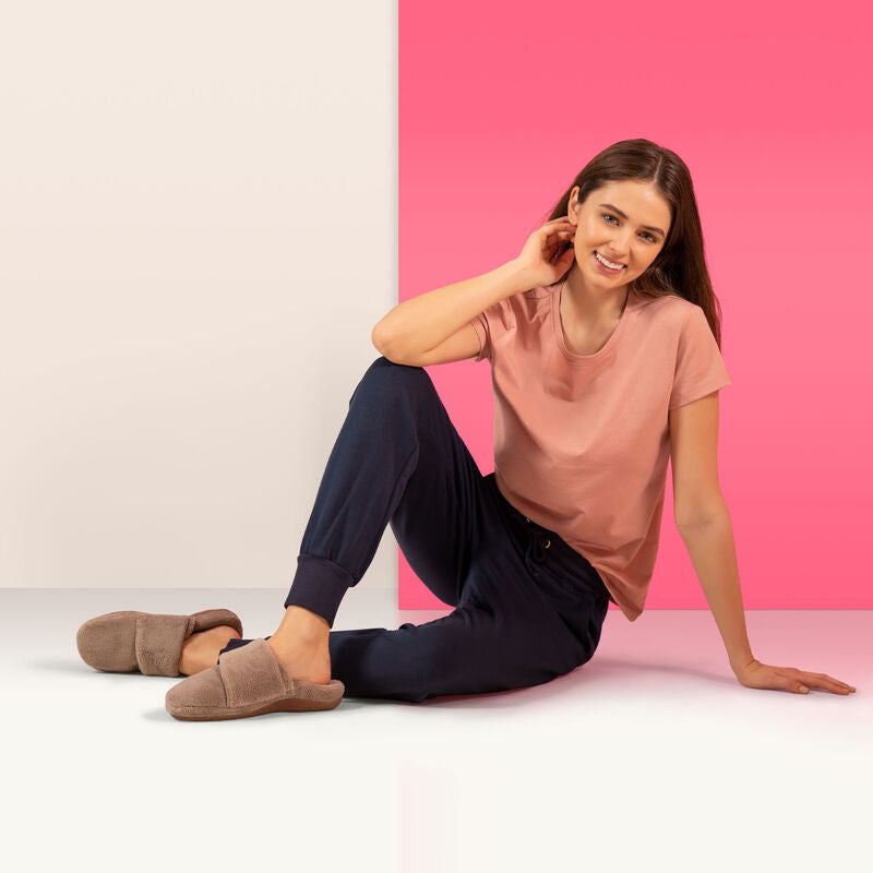 Aetrex Mandy Women's Closed Toe Slipper – Coffee