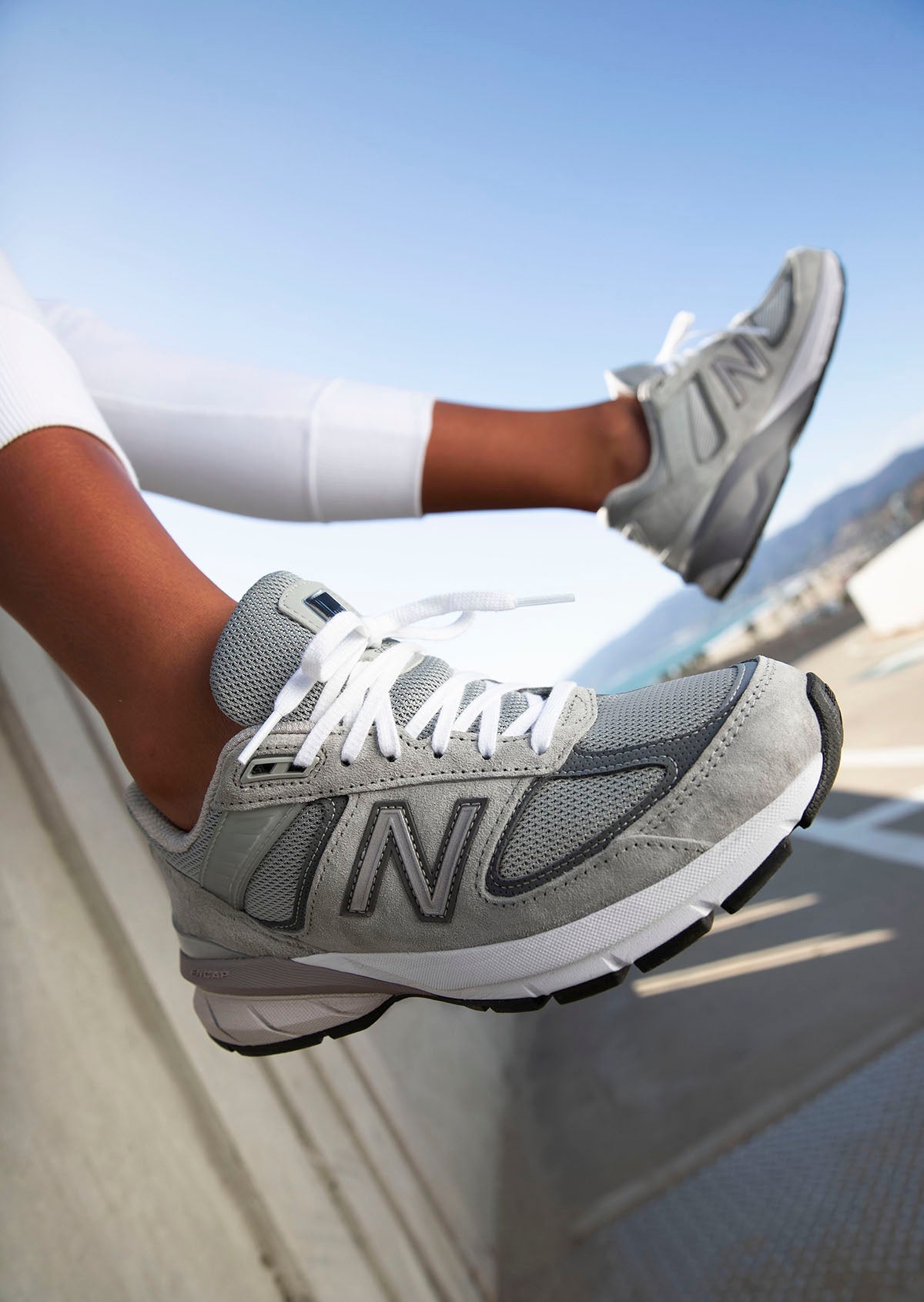 New Balance Women's 990v5 Running Shoe – Grey