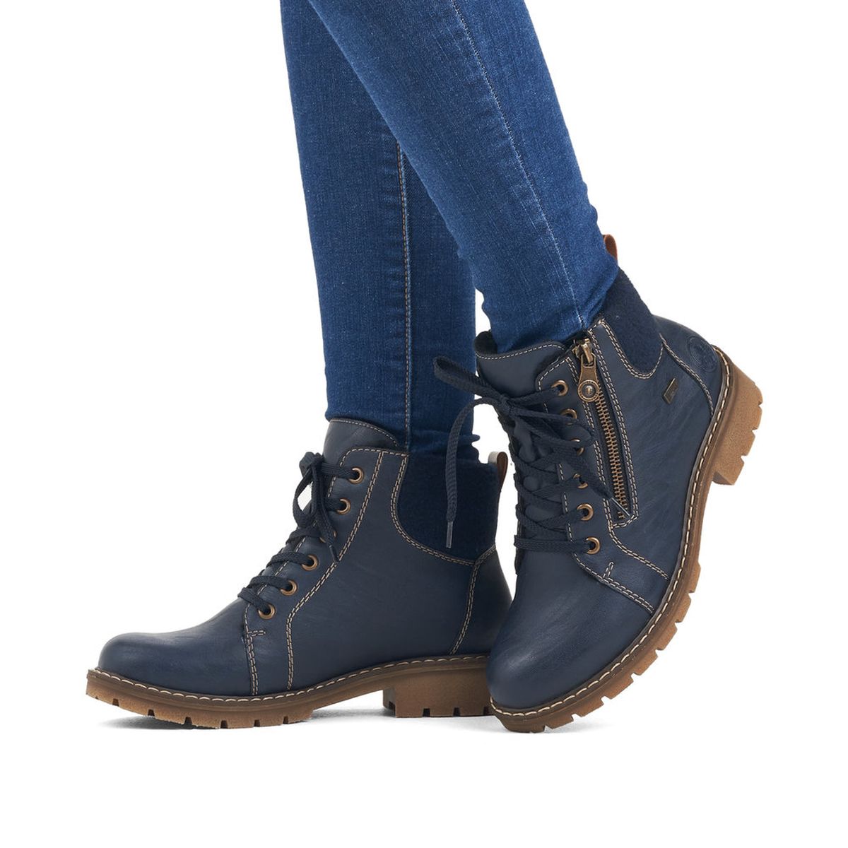 Y9105 Lace Up Boots