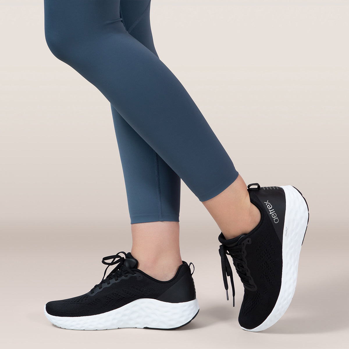 Aetrex Danika Women's Arch Support Wide Sneaker – Black