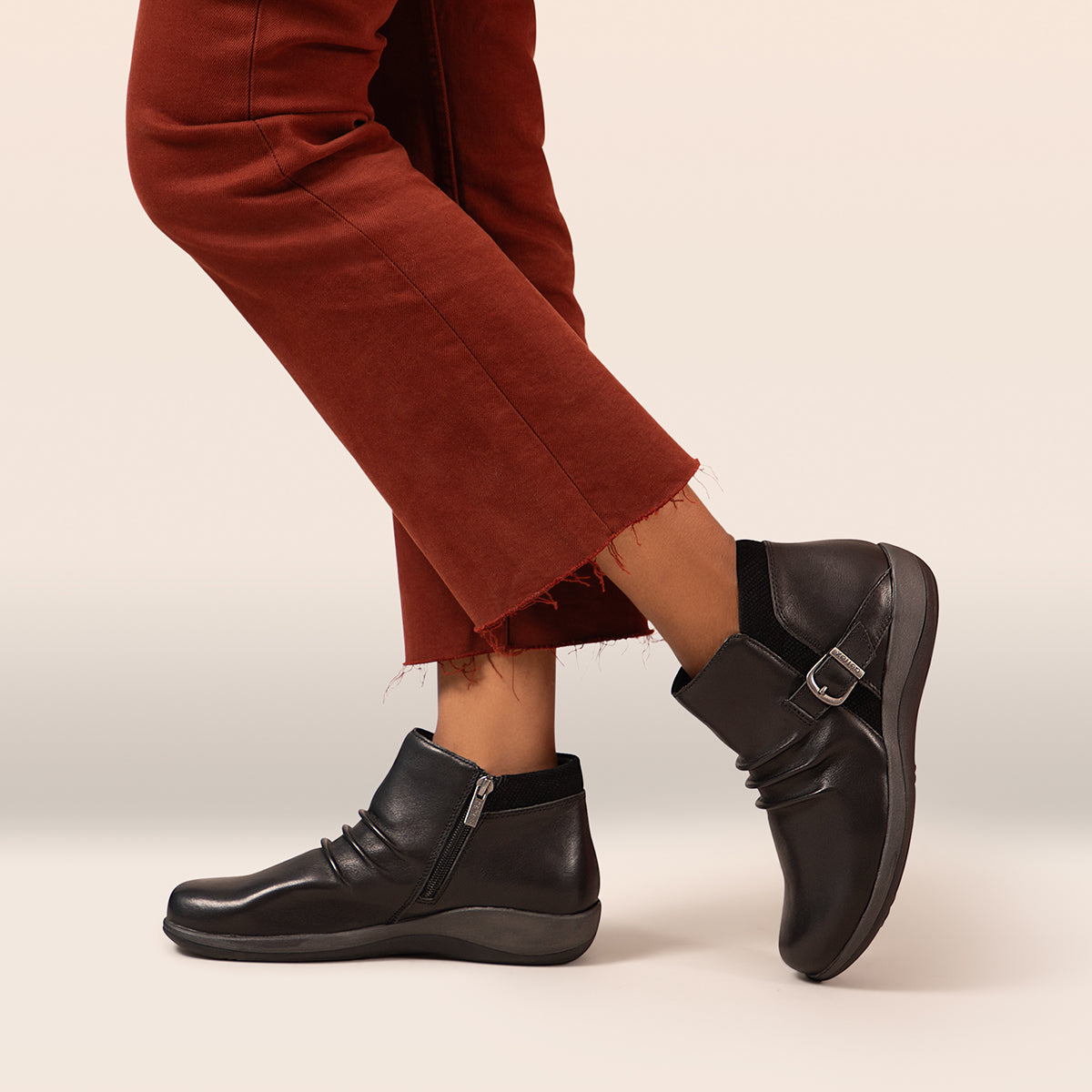 Aetrex Luna Women's Wide Ankle Boot – Black