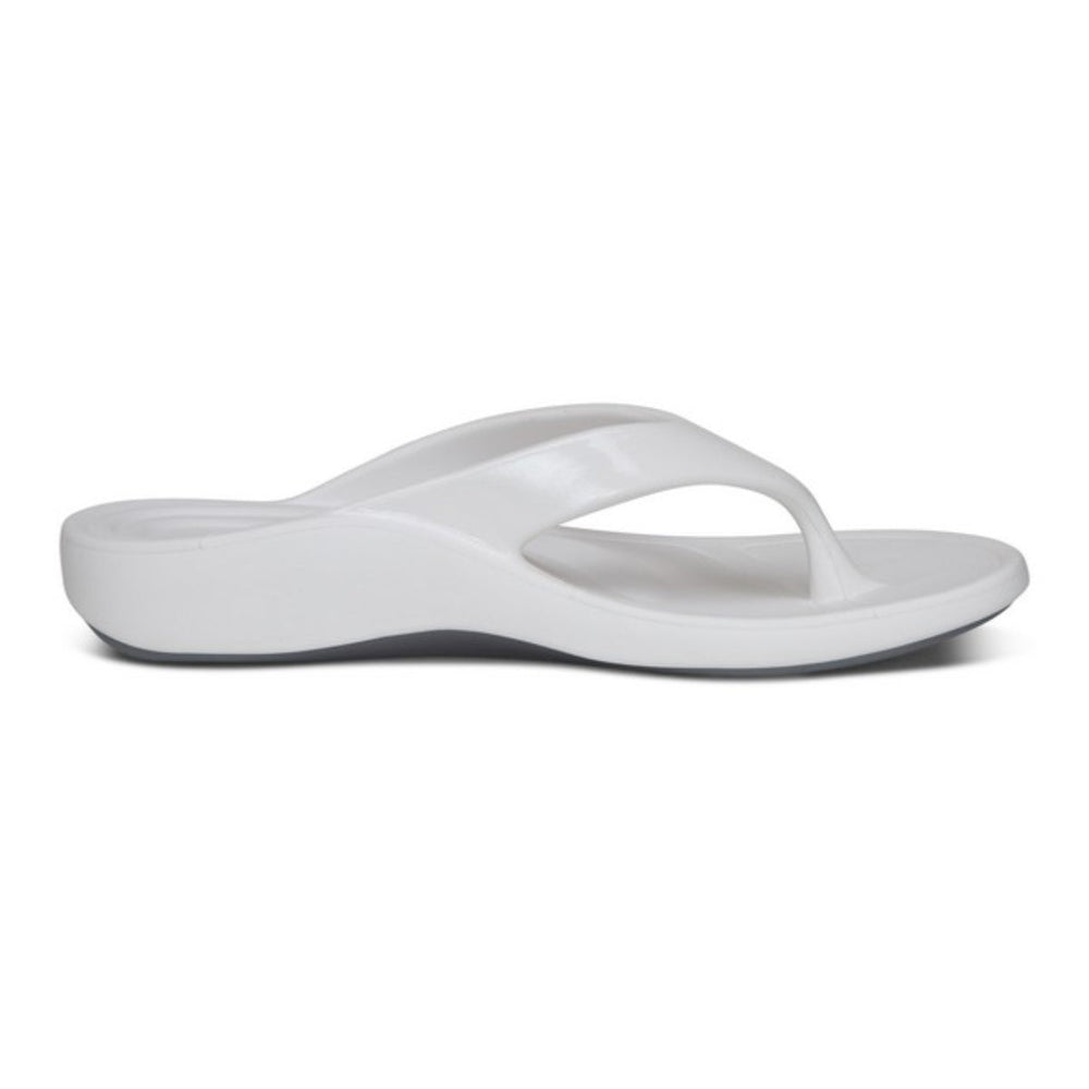 White Aetrex Maui sandal featuring cushioned UltraSky EVA footbed, arch support, soft toe post, and water-friendly dual-density outsole.