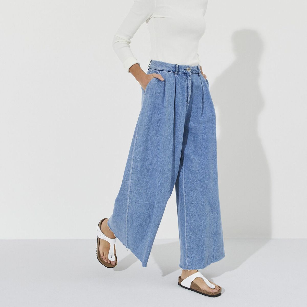 Birkenstock Gizeh Leather – White Patent