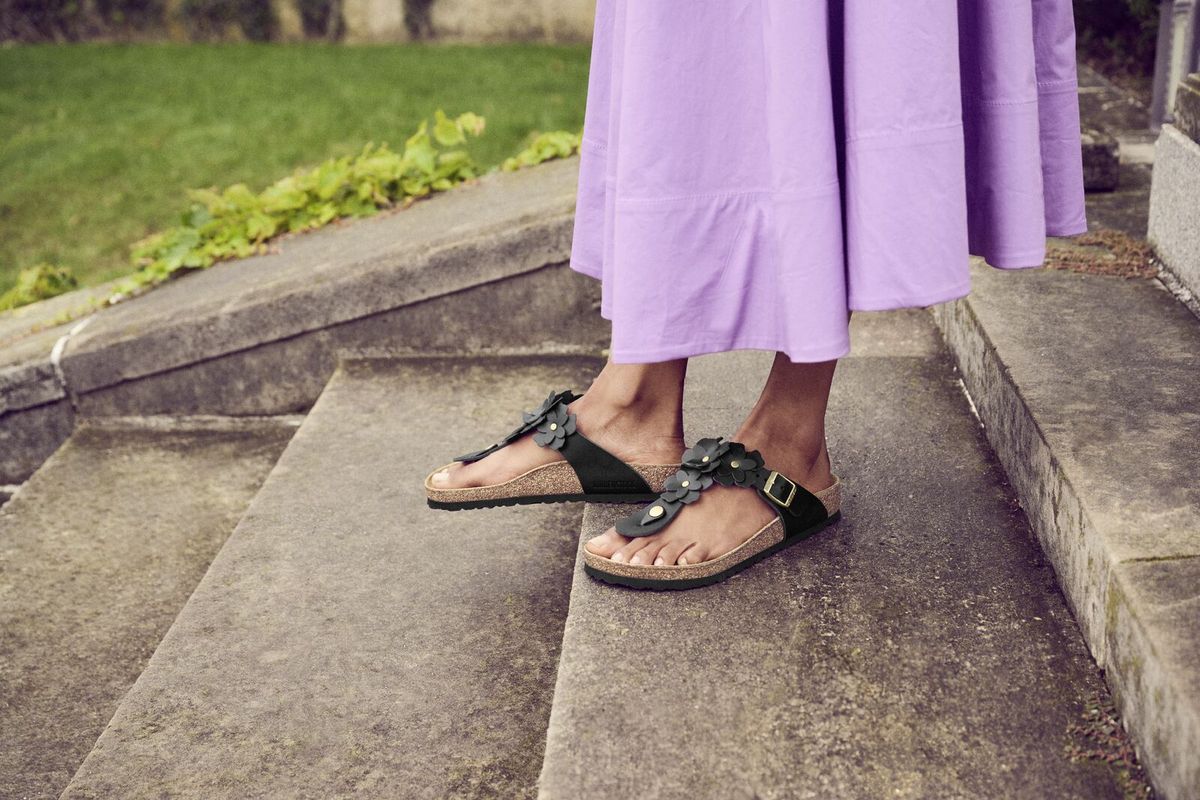 Birkenstock Gizeh Flower Leather – Black