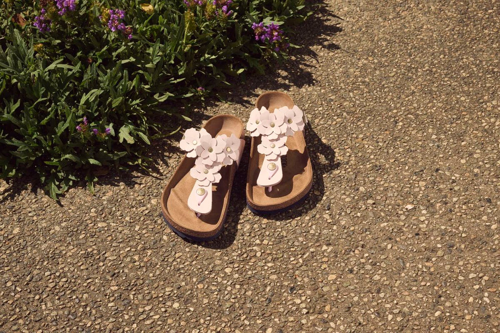 Birkenstock Gizeh Flower Leather – Light Rose