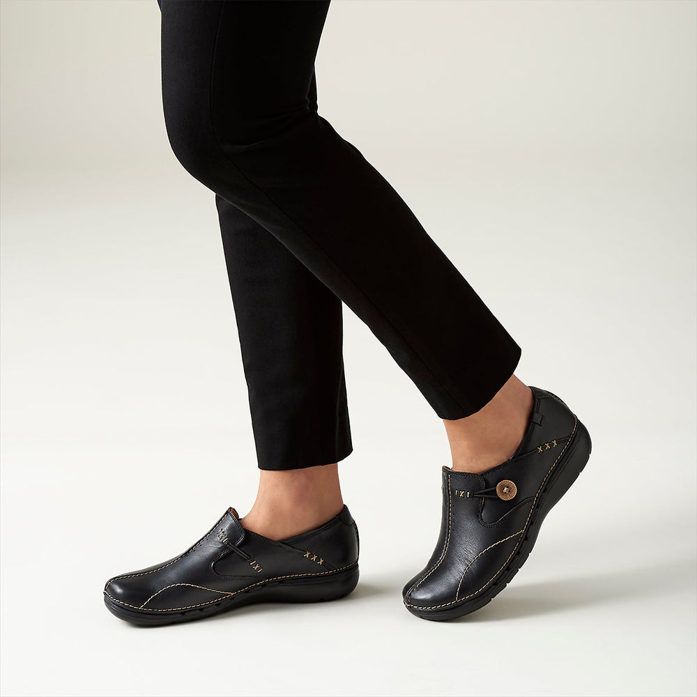 Women's Un Loop Black Slip Ons