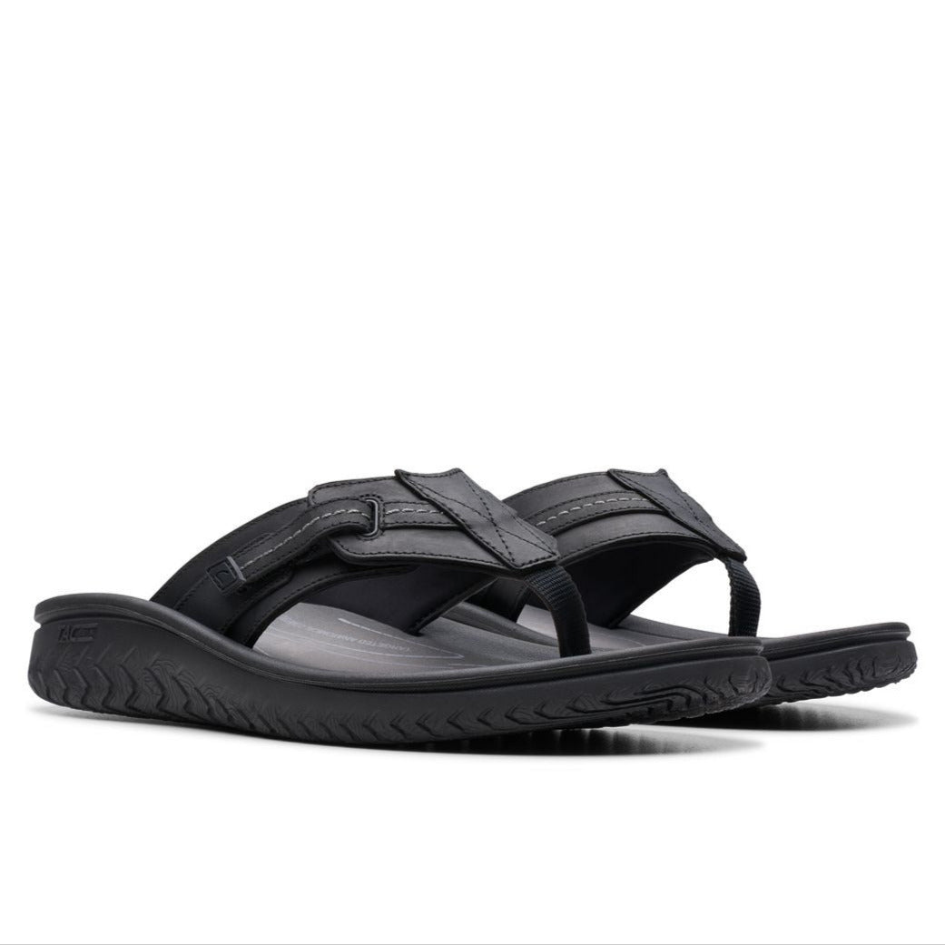 Clarks Wesley Sun mens toe thong in black. Provides all day comfort in an easy slip on style. 
