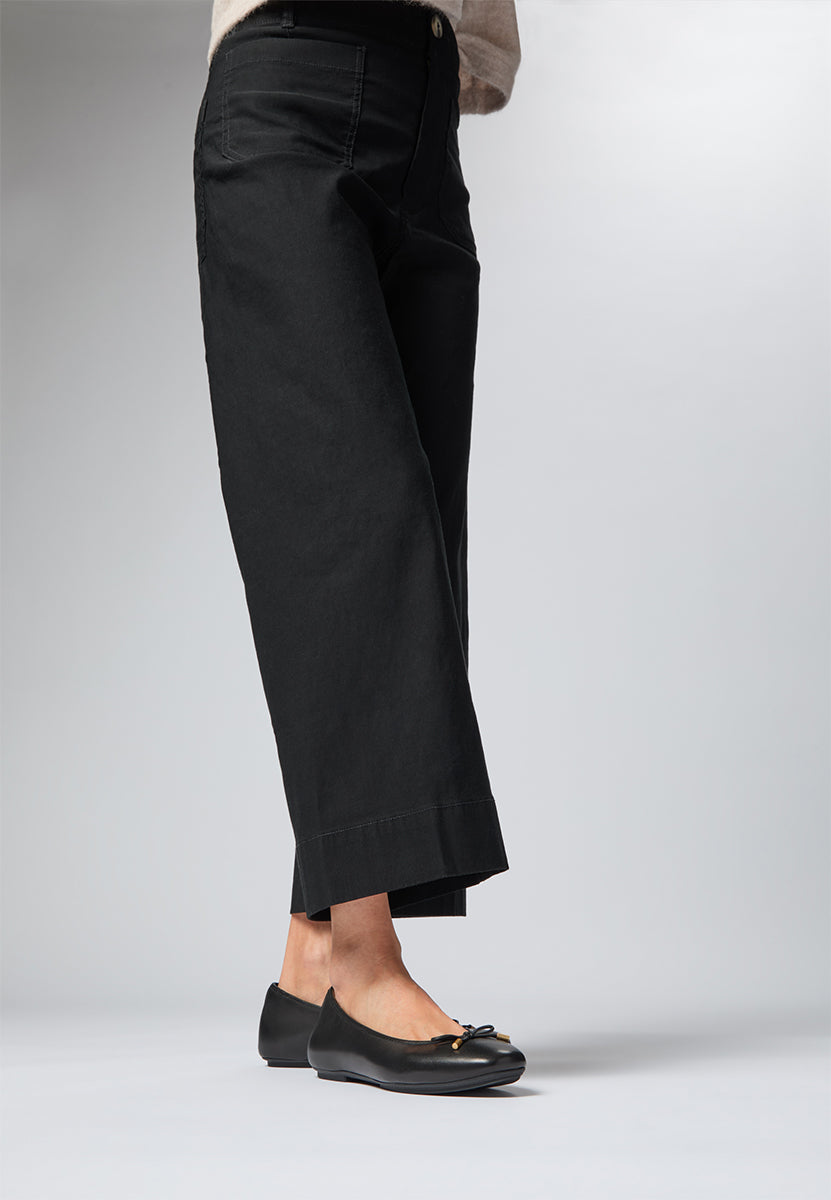 FitFlop Delicato Bow Women's Leather Flats – Black