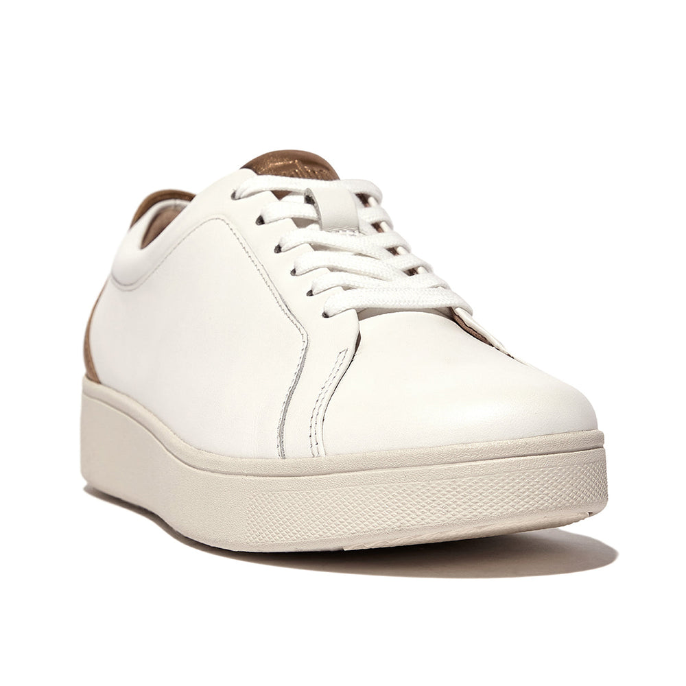 Fitflop Rally lace sneaker in white with metallic accents. Comfort in every step. 