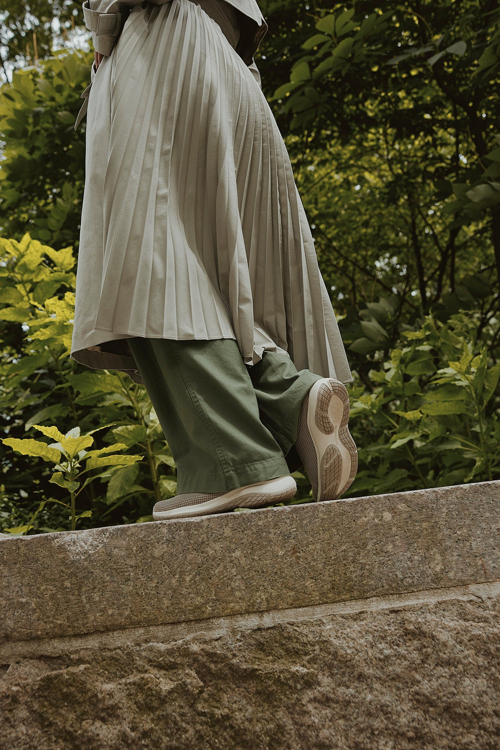 Women's Encore 5 Slip On Clog in Aluminum