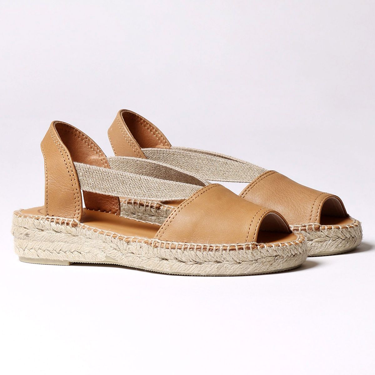 Toni Pons Etna Women's Flat Leather Sandal With Elastics in Cuero