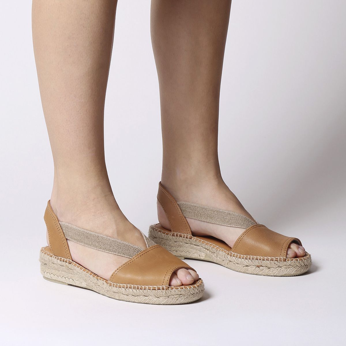 Toni Pons Etna Women's Flat Leather Sandal With Elastics in Cuero