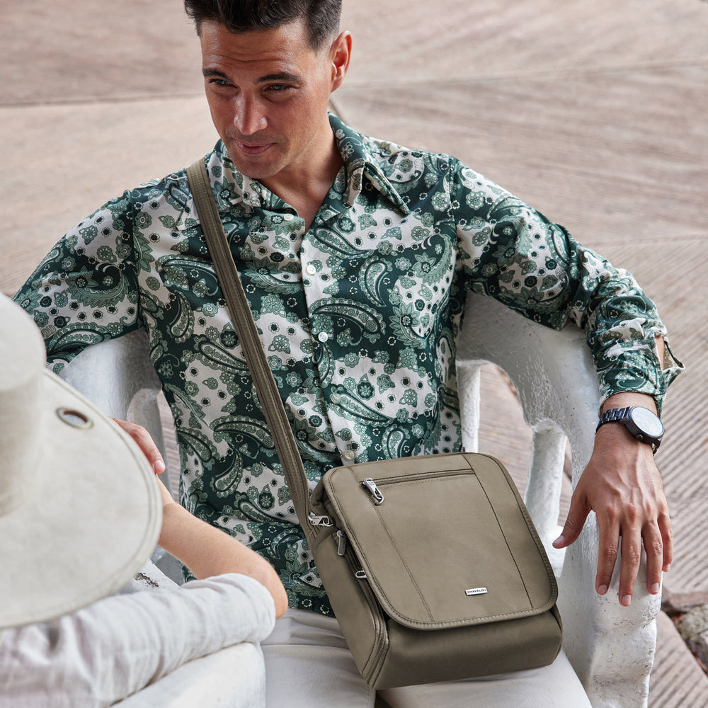 Travelon Unisex Anti-Theft Classic Tour Bag in Taupe